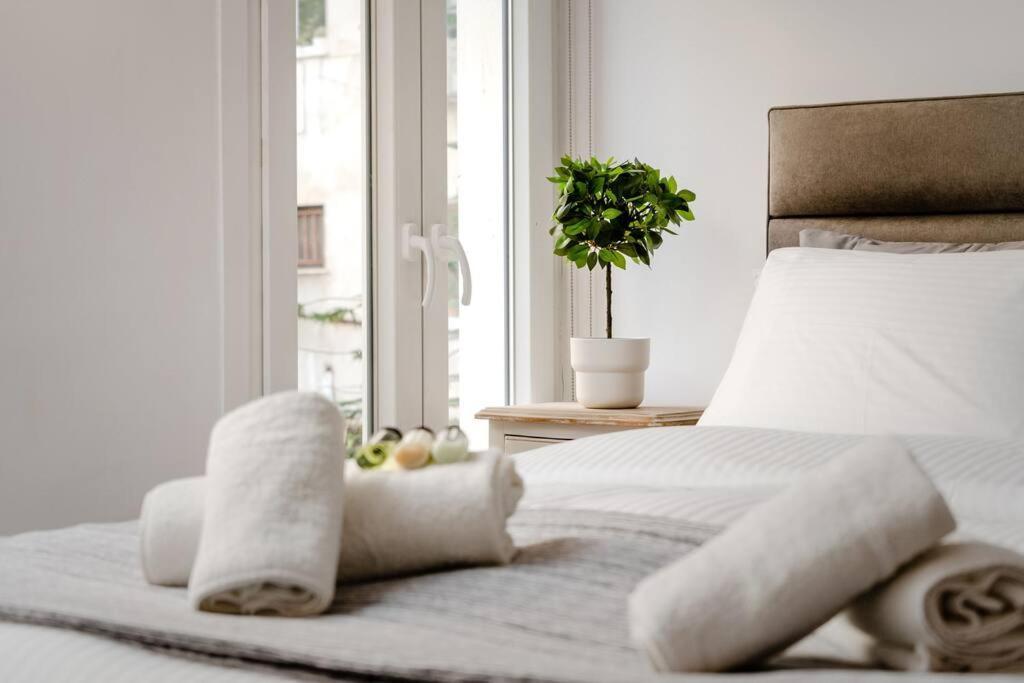Modern Two Level Apartment In The Heart Of Athen Eksteriør bilde