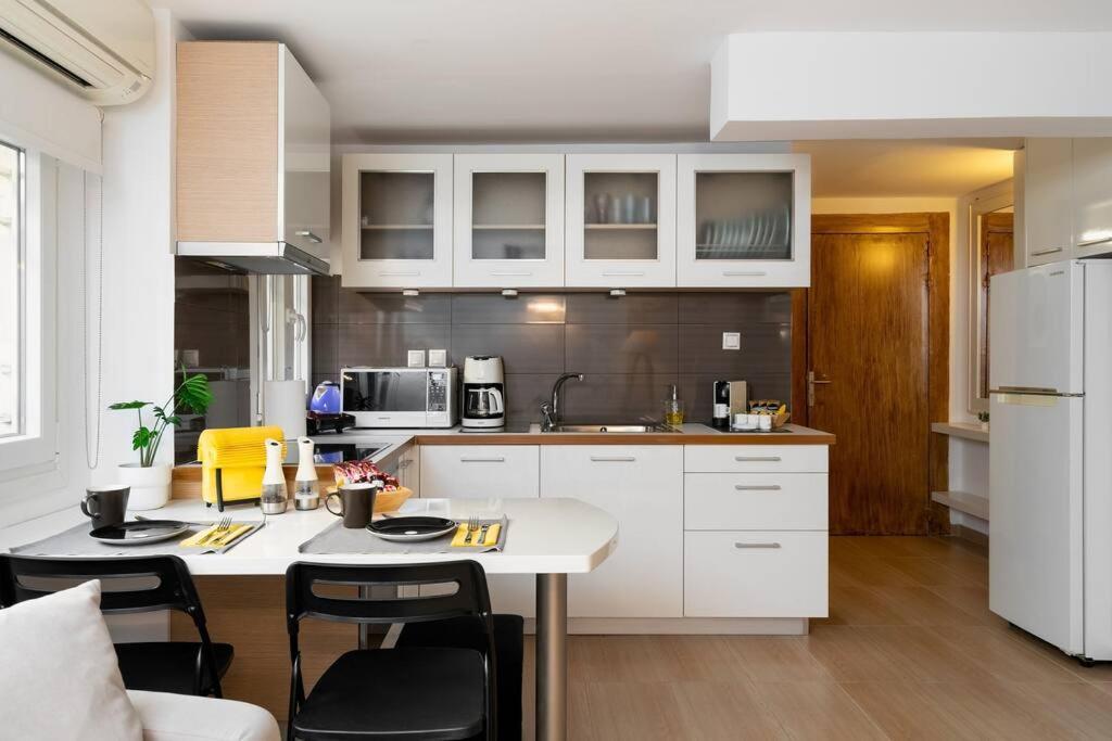 Modern Two Level Apartment In The Heart Of Athen Eksteriør bilde